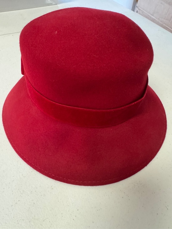 Amanda Smith Accessories - ed Hat Ladies Red and Purple Hat - NWOT